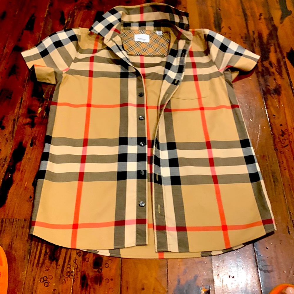 Burberry girl size 12 authentic in great condition